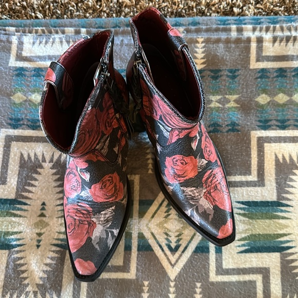 Ariat Booties - Picture 2 of 5